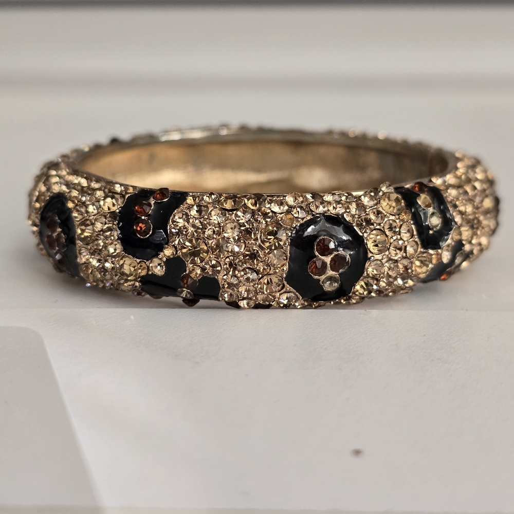 Vintage Rhinestone & Enamel Hinged Bangle Bracelet Gold Tone - Picture 4 of 9